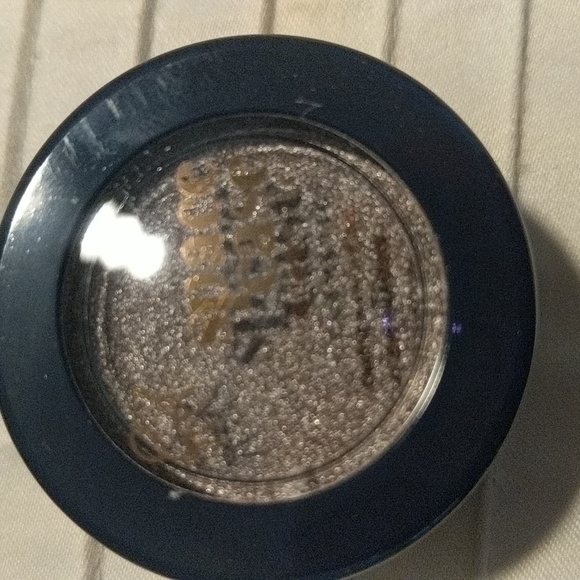 SPACE CASE Eyeshadow - Picture 3 of 3